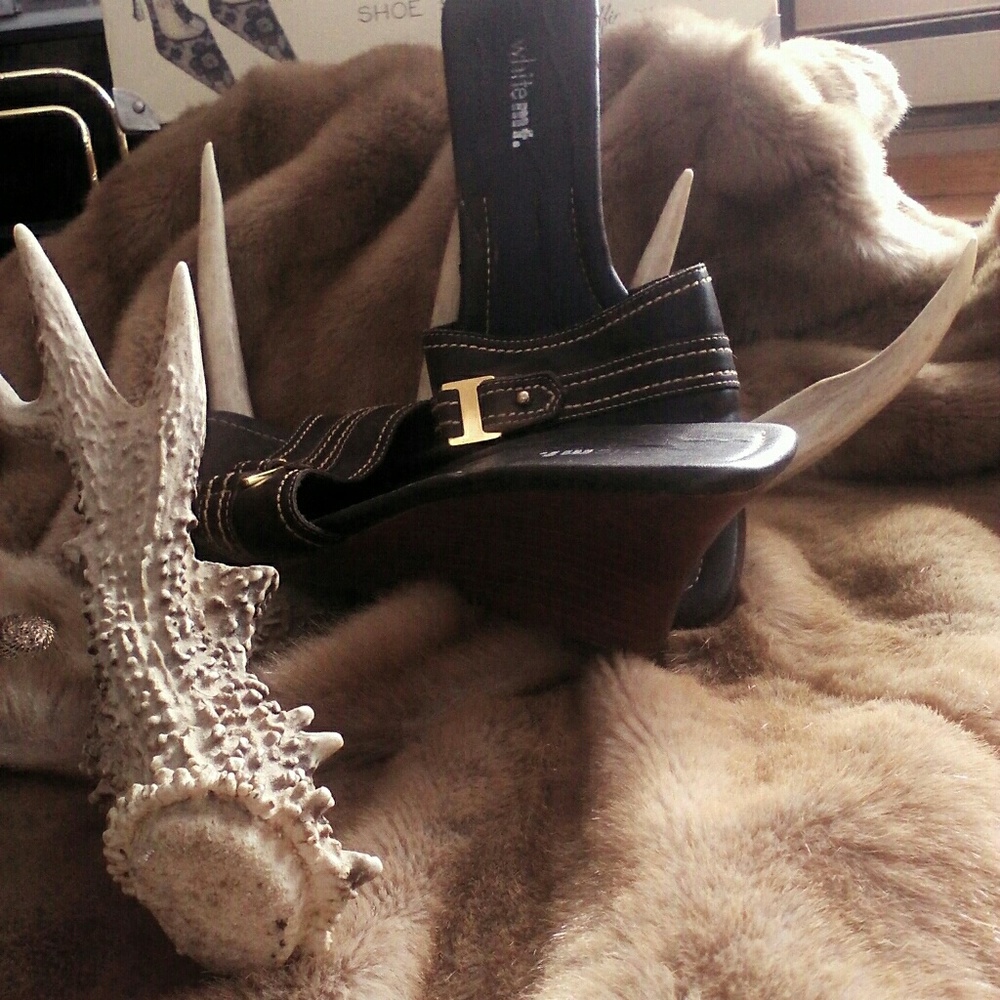 Gorgeous Leather Brown Wedge Sz White Mountain - image 4